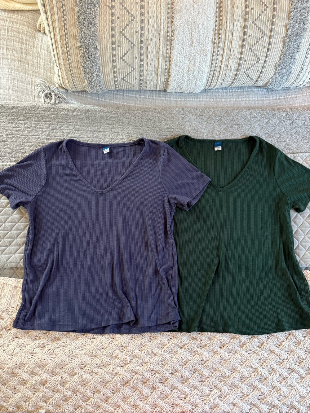 2 Old Navy Luxe Ribbed V-Neck Tops – Women’s Small